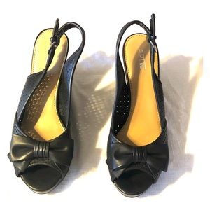 New black with bows wedges 9